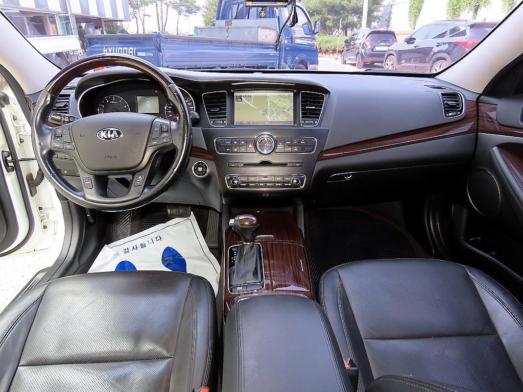 Used Korean vehicle on a dealer lot in South Korea