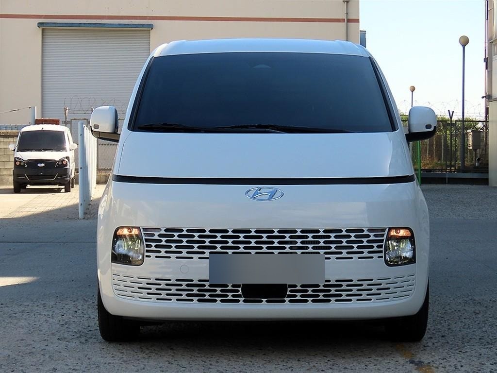2023 Hyundai Staria Cargo 5-seater